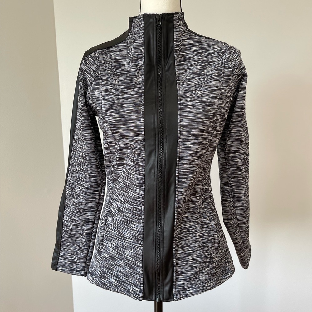 Snow Angels size small zip up athleisure jacket pockets casual lounge outerwear